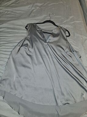 Torrid Silver Gray Satin V-Neck Sleeveless Blouse High Low Size 2